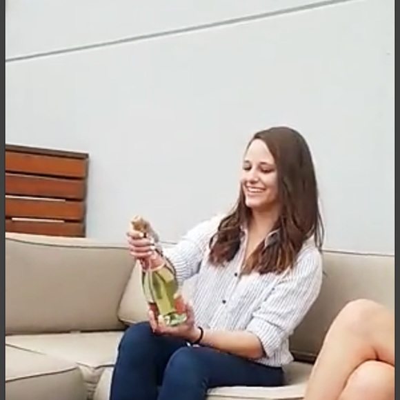 Meet your Posher, Jenna - Picture 3 of 7